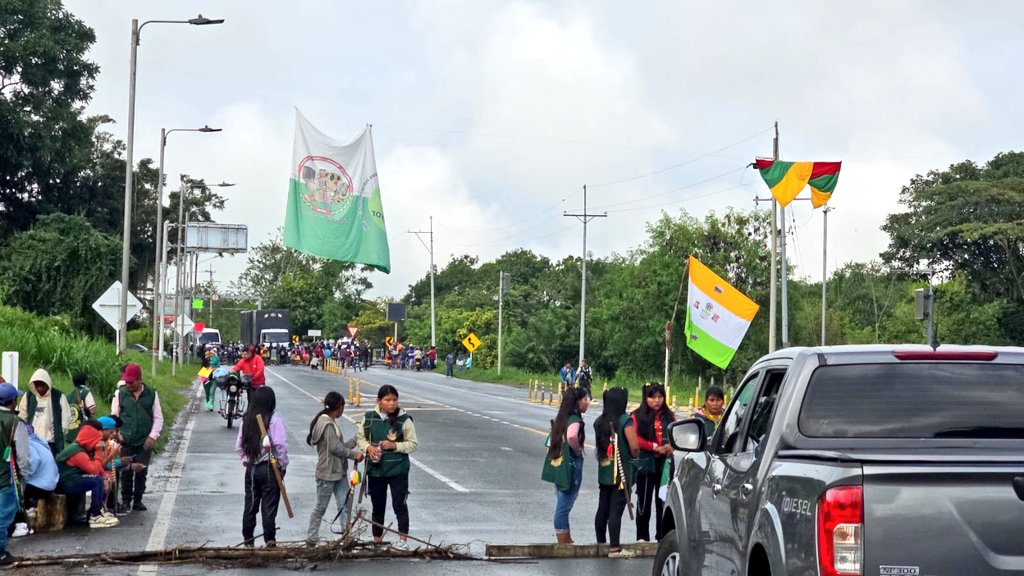 Indígenas bloquean vía a Buenaventura: reclaman nuevamente indemnización ambiental