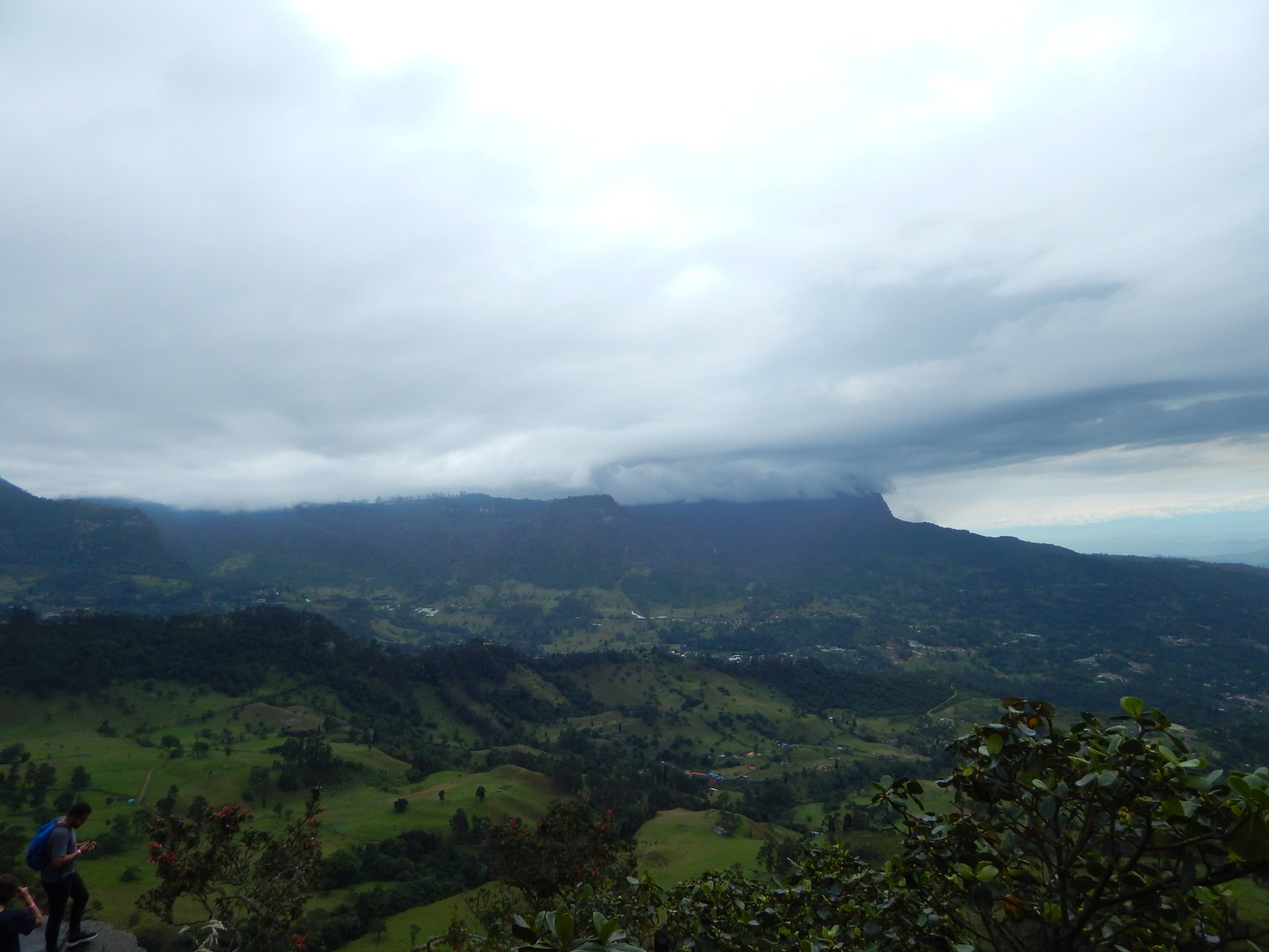 Parque Chicaque: está a 30 minutos de Bogotá  por la vía Soacha o por la vía a la Mesa. Se encuentra en el municipio de San Antonio de Tequendama.