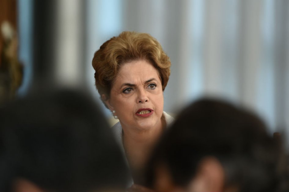 Maduro llama a consultas al embajador venezolano en Brasil tras suspensión de Dilma
