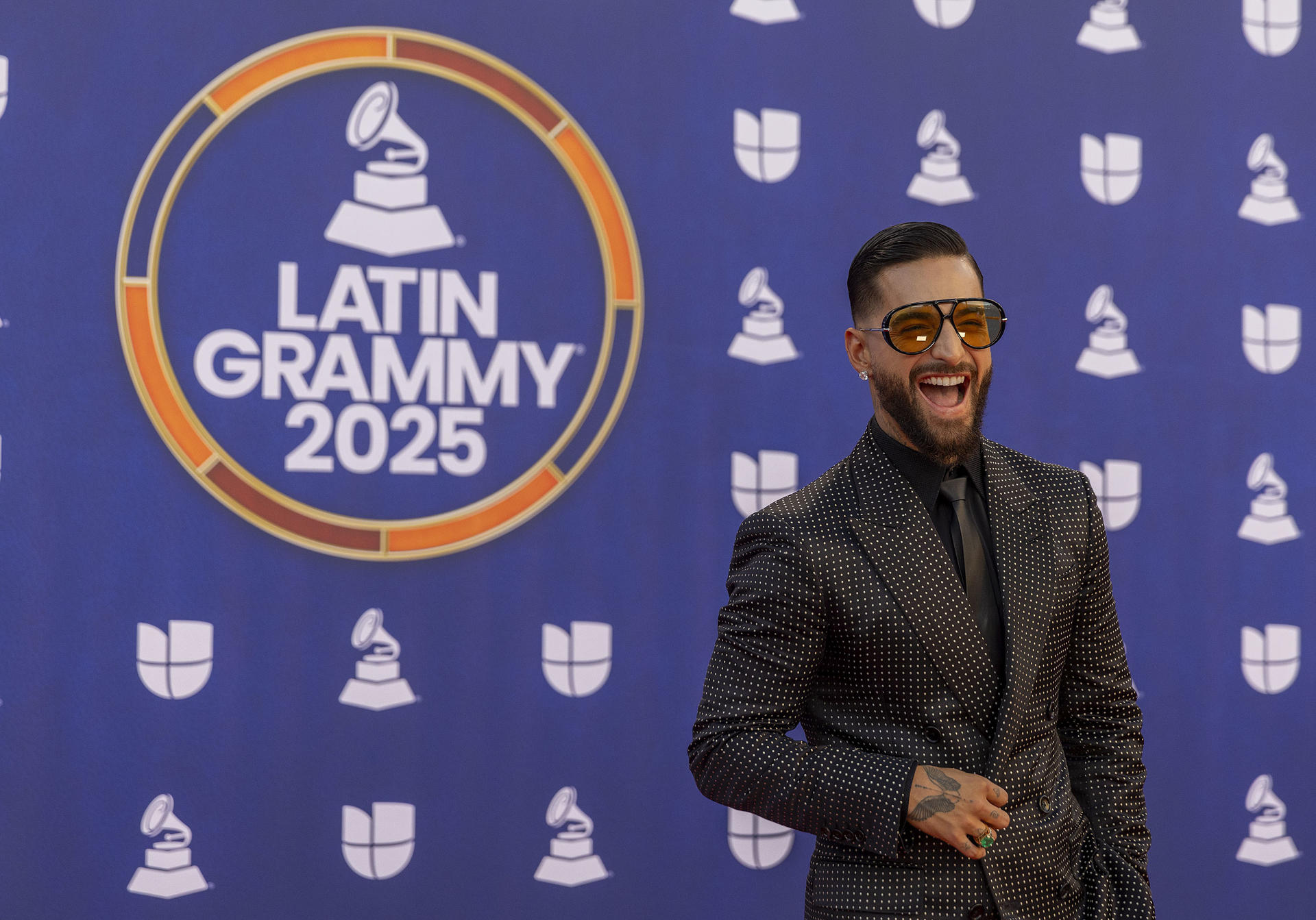 Los cinco outfits que Maluma usó en los Latin Grammy: ¿quién los diseñó?