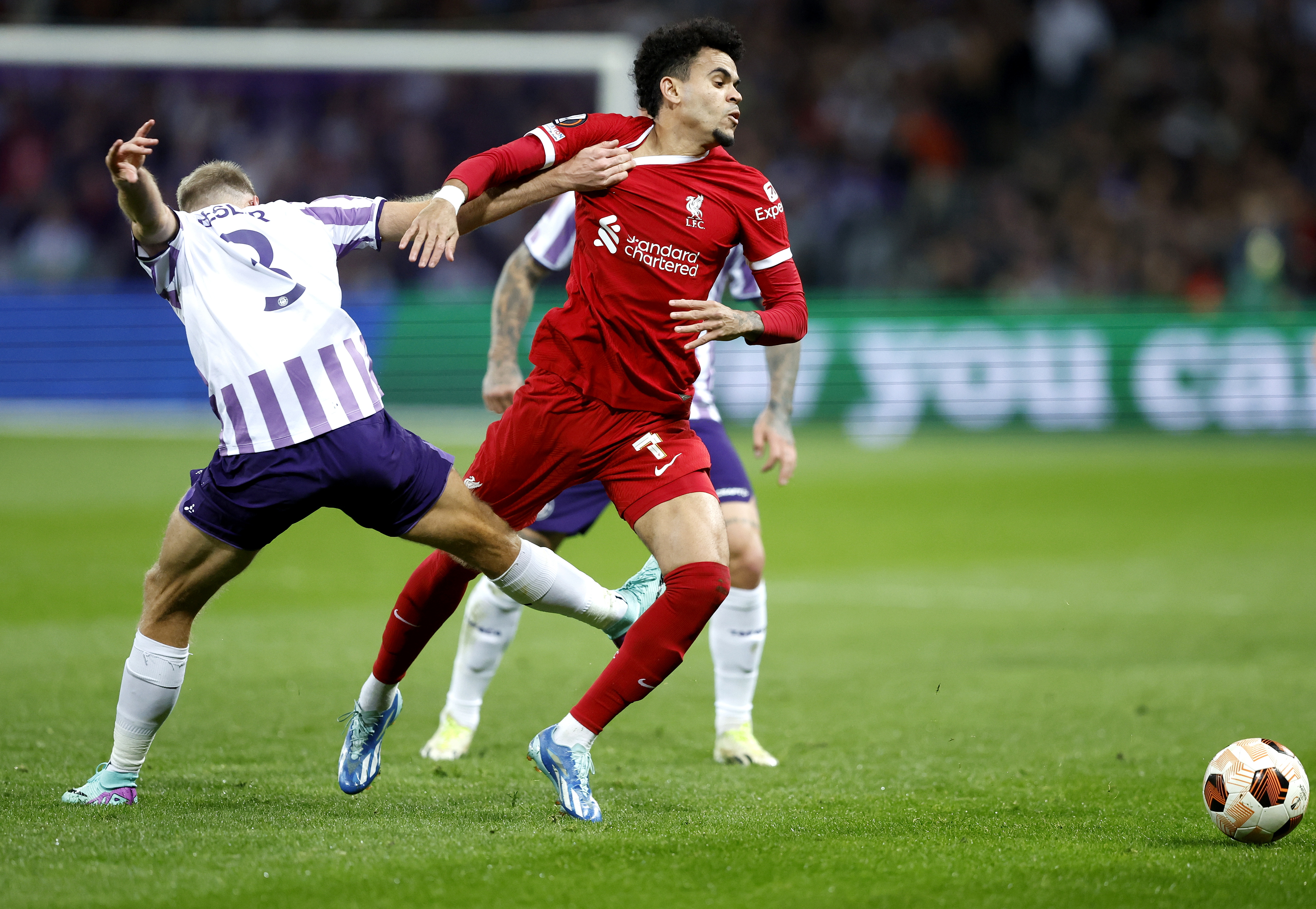Liverpool cayó con Toulouse en el regreso de Luis Díaz a la titularidad