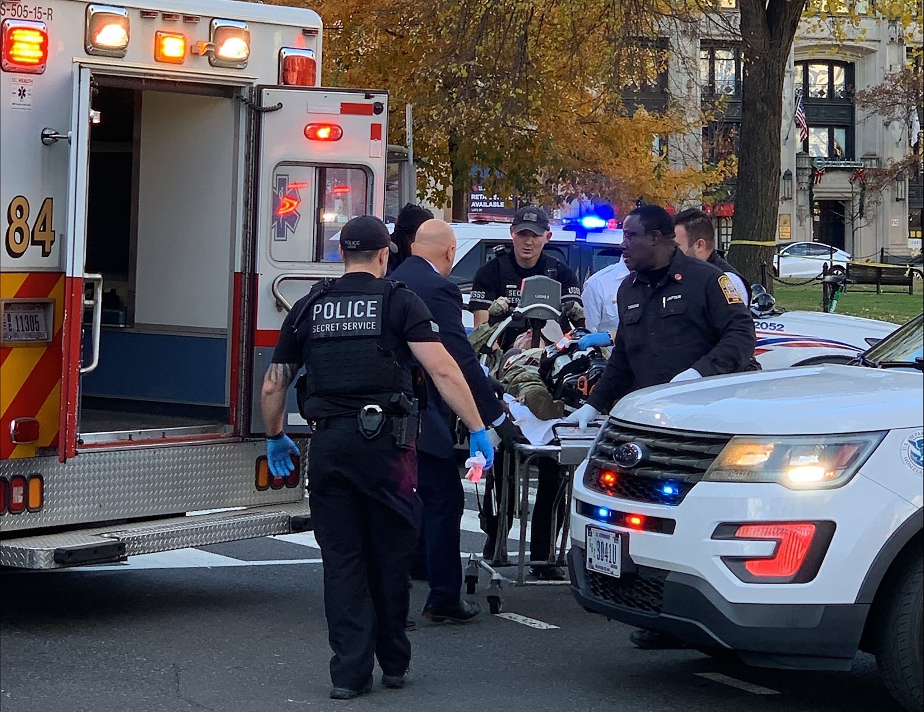 Muere uno de los guardias atacados a tiros cerca de la Casa Blanca en Washington