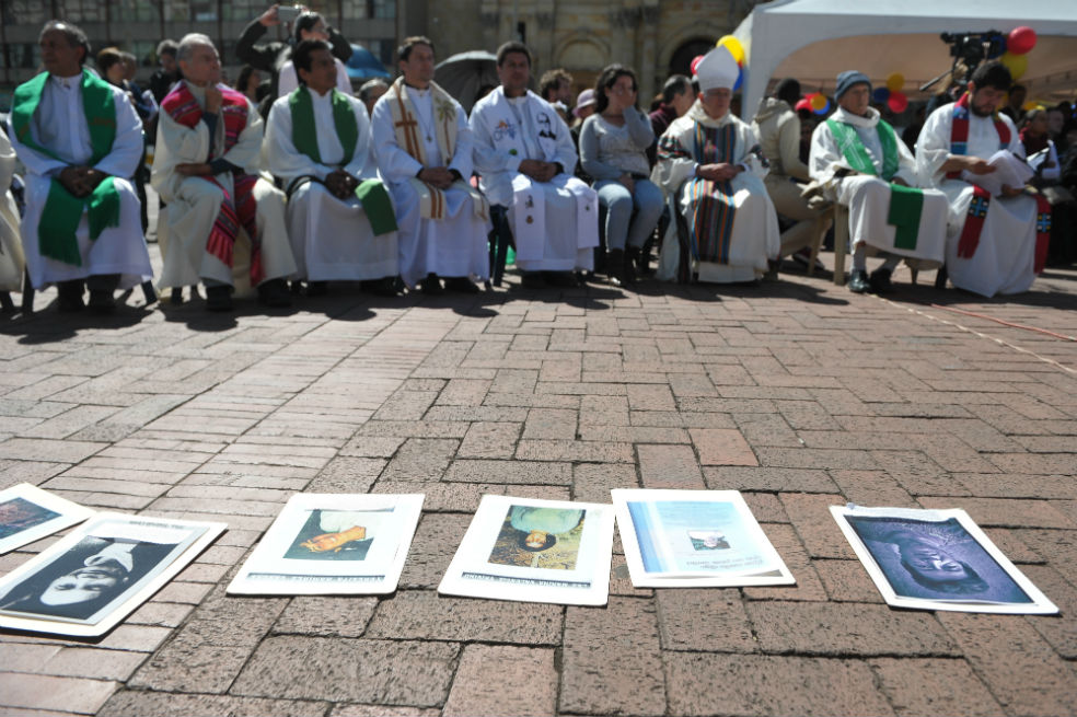 El acto de perdón de un sector de la iglesia que busca el apoyo del papa