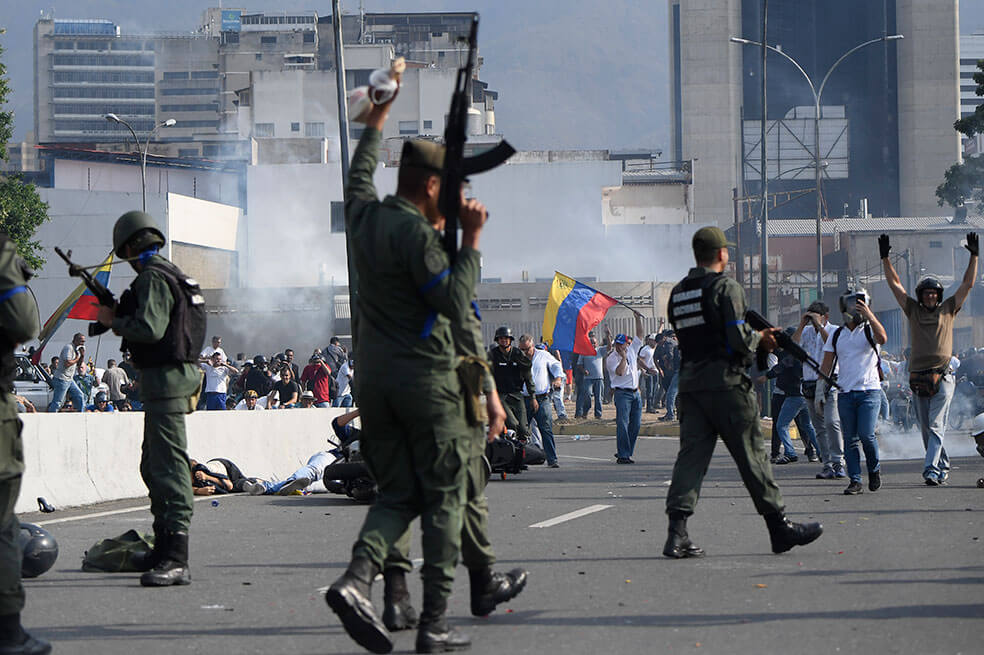 Mueren dos manifestantes y sube a cuatro cifra de fallecidos en Venezuela