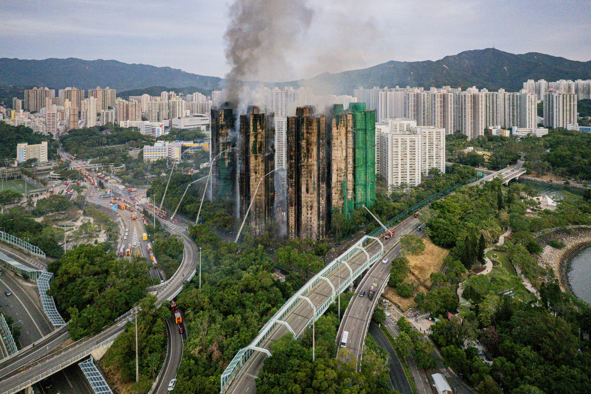 “¿Qué queda? Nada”: así se produjo el incendio que ya cobra 65 vidas en Hong Kong
