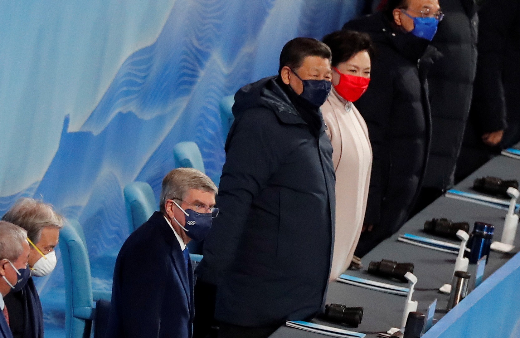 Beijing (China), 04/02/2022.- Chinese president Xi Jinping (C) and Thomas Bach (3-L), the president of the International Olympic Committee (IOC), before the Opening Ceremony for the Beijing 2022 Olympic Games at the National Stadium, also known as Bird's Nest, in Beijing China, 04 February 2022. EFE/EPA/MARK CRISTINO