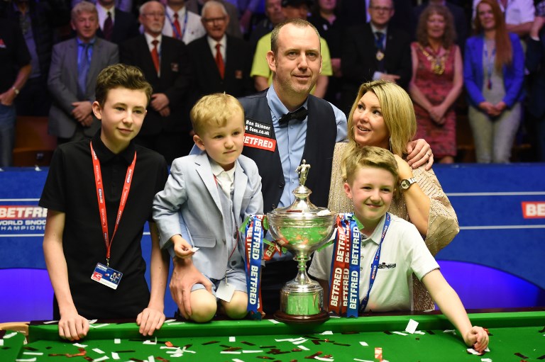 Mark Williams cumple, se desnuda y se va de fiesta tras ganar Mundial de Snooker
