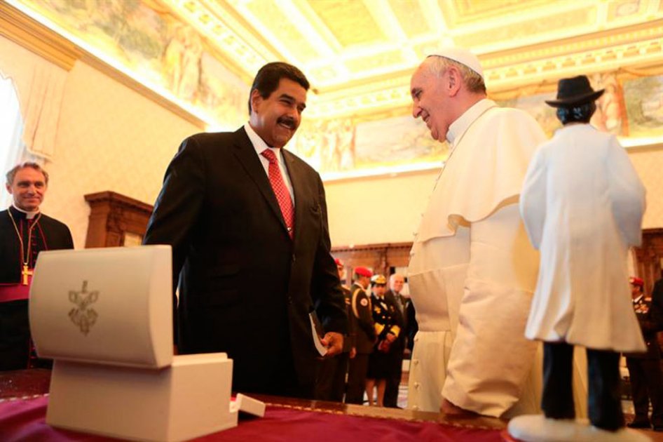 Maduro dice que el Papa le bendijo un cristo que le protegerá de todo