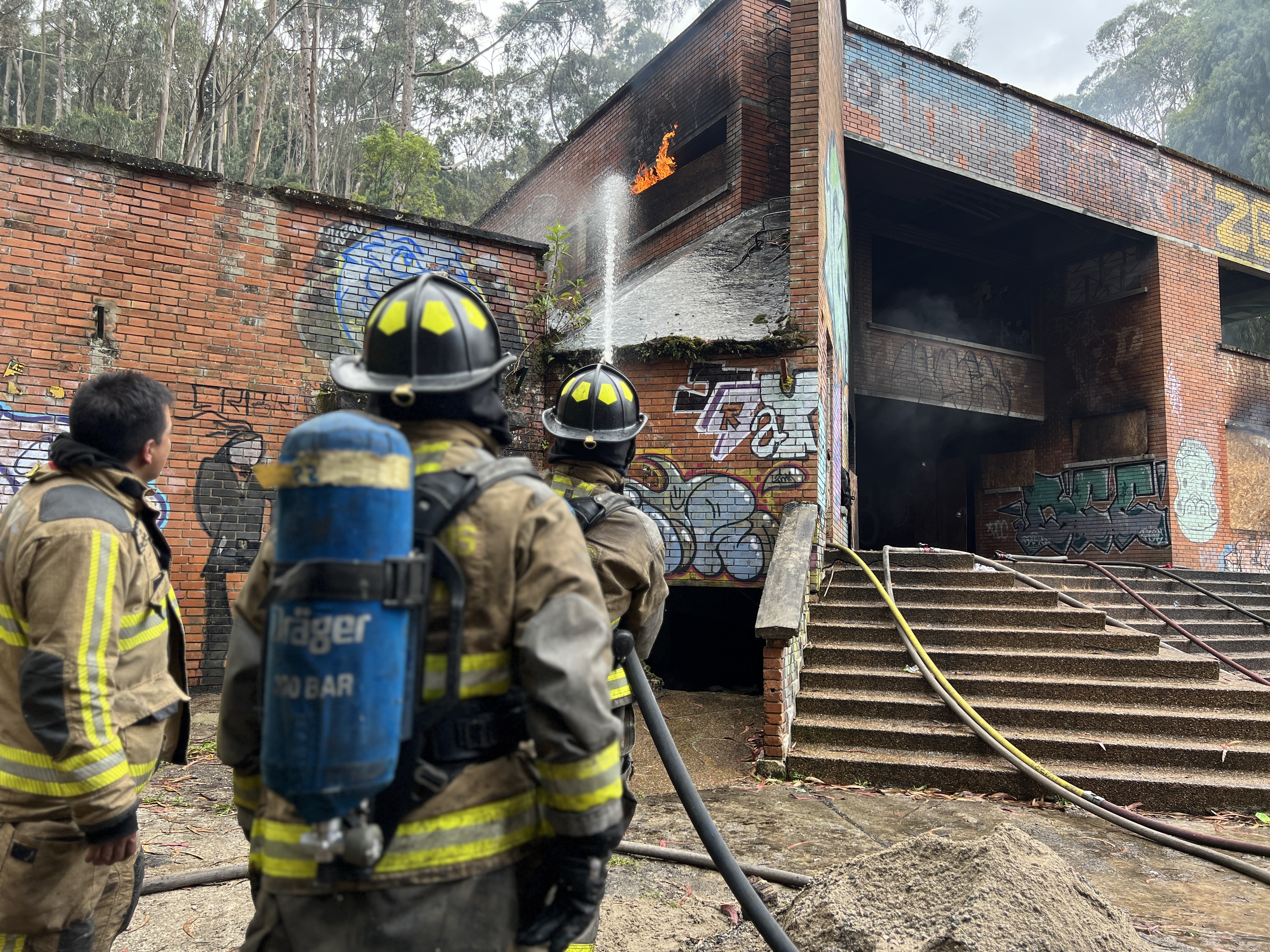 Así se formaron los nuevos bomberos, que se suman al cuerpo de socorristas de Bogotá, para reforzar la atención de emergencias.