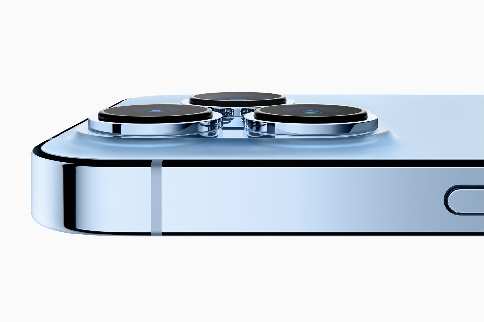 El iPhone 13 Pro y el iPhone 13 Pro Max llegan con una nueva cámara ultra gran angular con enfoque automático, un sensor gran angular y un telefoto con zoom óptico de 3x.
