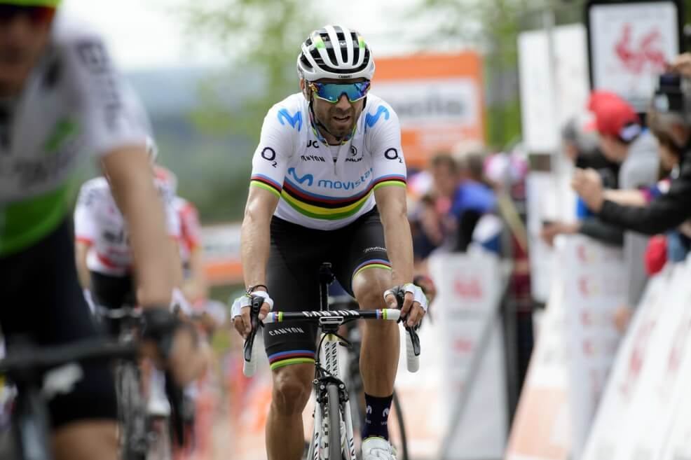 Alejandro Valverde sufre un edema óseo y es duda su presencia en el Giro de Italia