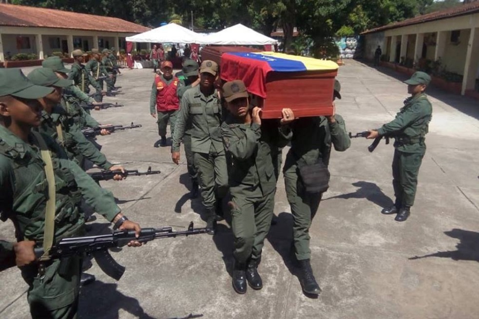 Caracas pide atender «crisis de seguridad» en frontera con Colombia por militares muertos
