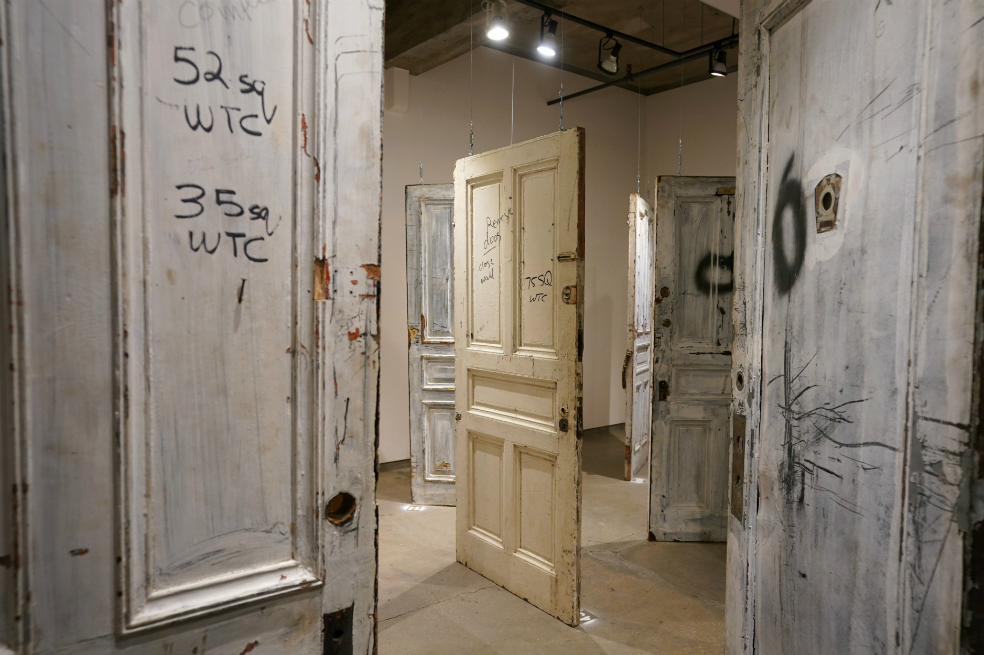 Gracias a un vagabundo subastan las puertas de icónico hotel de Nueva York