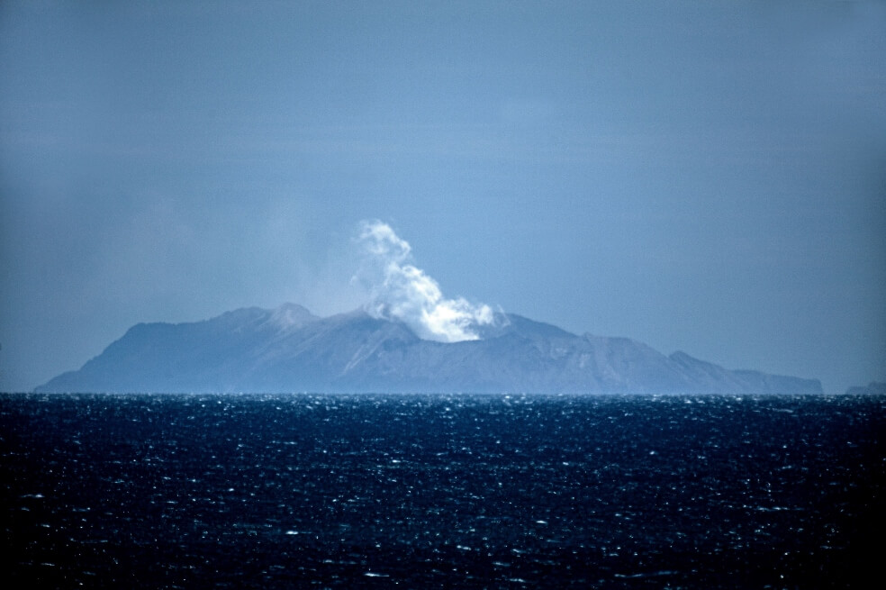 Gobierno de Nueva Zelanda investigará las muertes que dejó erupción del volcán Whakaari
