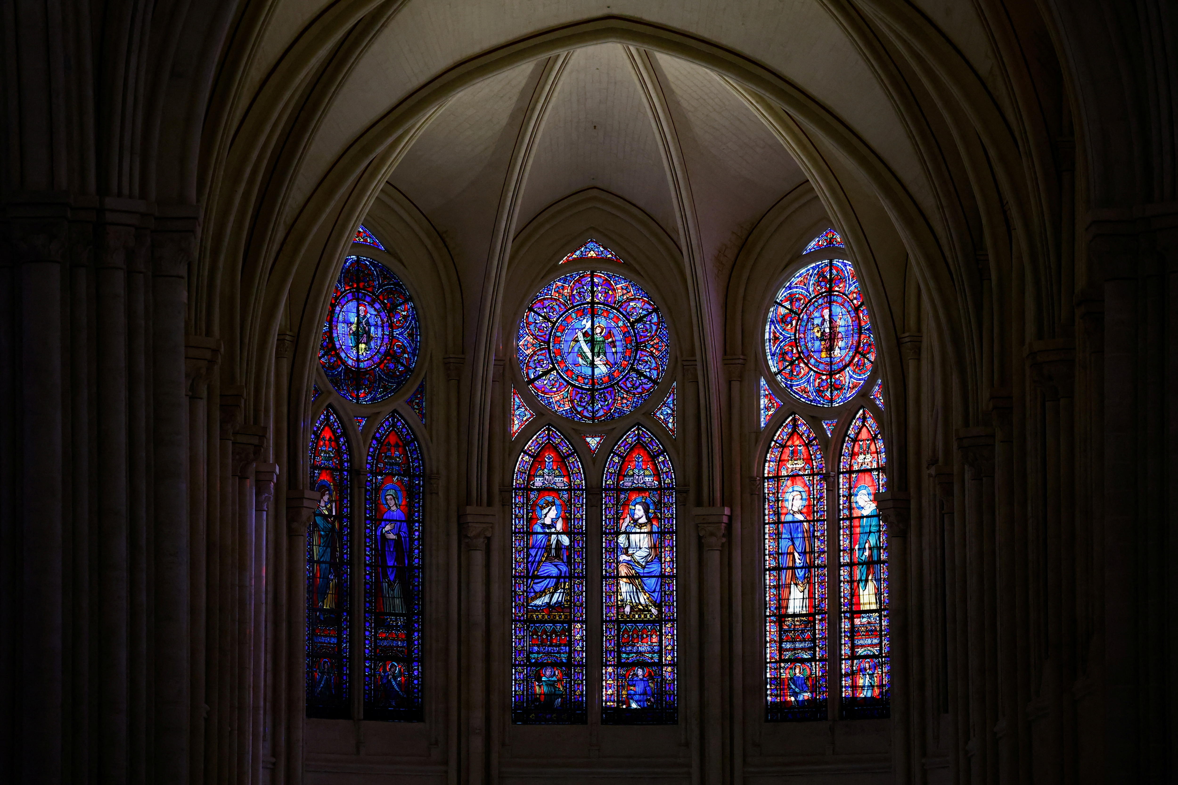 Paris (France), 29/11/2024.- A view shows stained glass windows of Notre-Dame de Paris cathedral in Paris, France, 29 November 2024. French President Macron is visiting the cathedral's construction site on 29 November, to thank the donors and people who worked to rebuild the monument after it was severely damaged in a fire that broke out on 15 April 2019. The Paris Cathedral will be officially inaugurated after nearly six years of renovation work on 07 December 2024. (Francia) EFE/EPA/SARAH MEYSSONNIER / POOL MAXPPP OUT