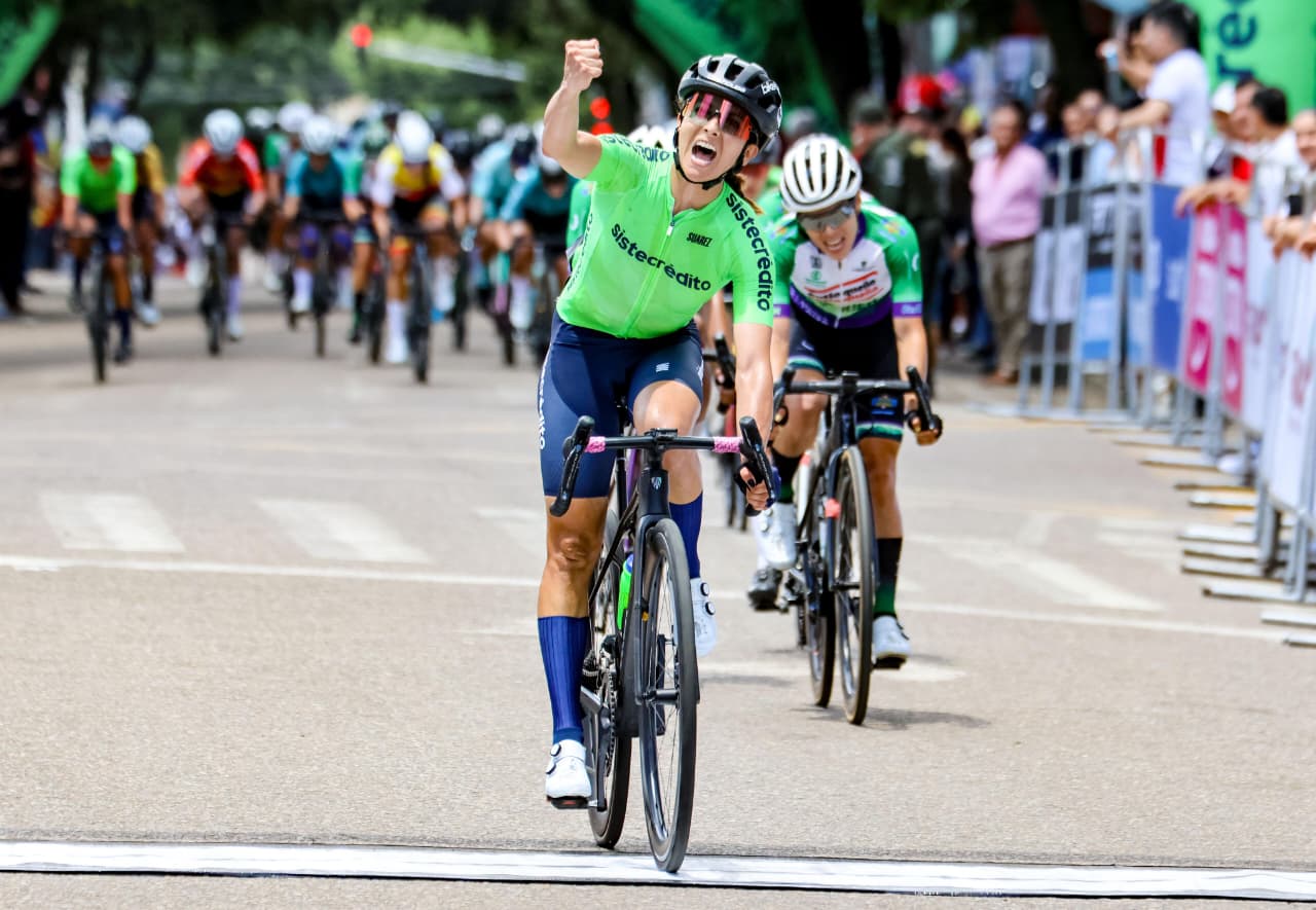 Diana Peñuela pegó primero en el arranque del Tour Femenino 2025