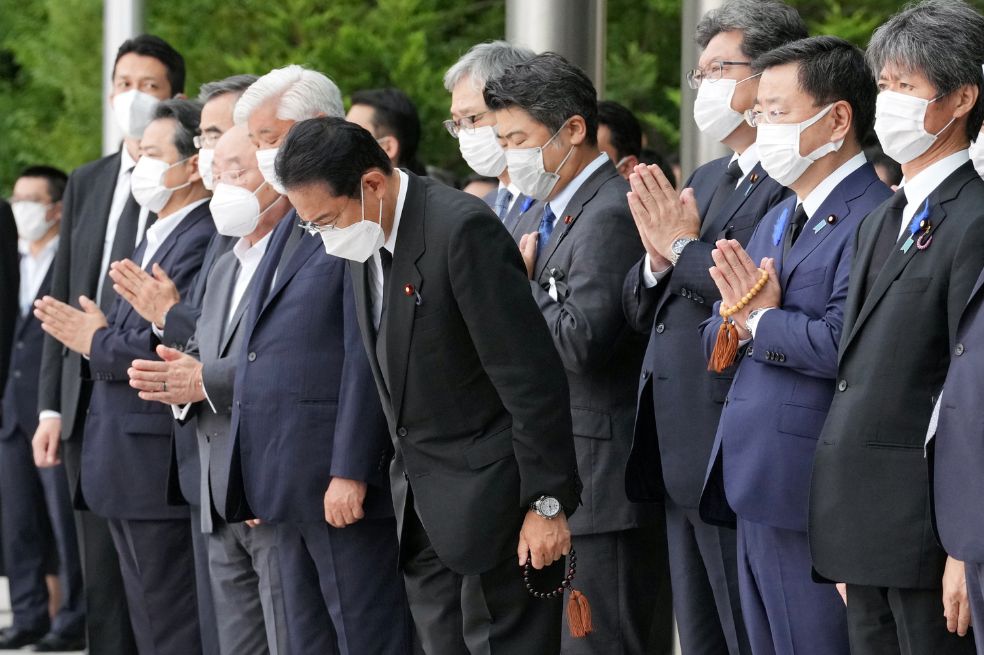 Shinzo Abe fue baleado durante un acto de campaña en la ciudad de Nara, dos días antes de las elecciones de la Cámara Alta del Parlamento, en las que su partido afianzó el domingo su mayoría.