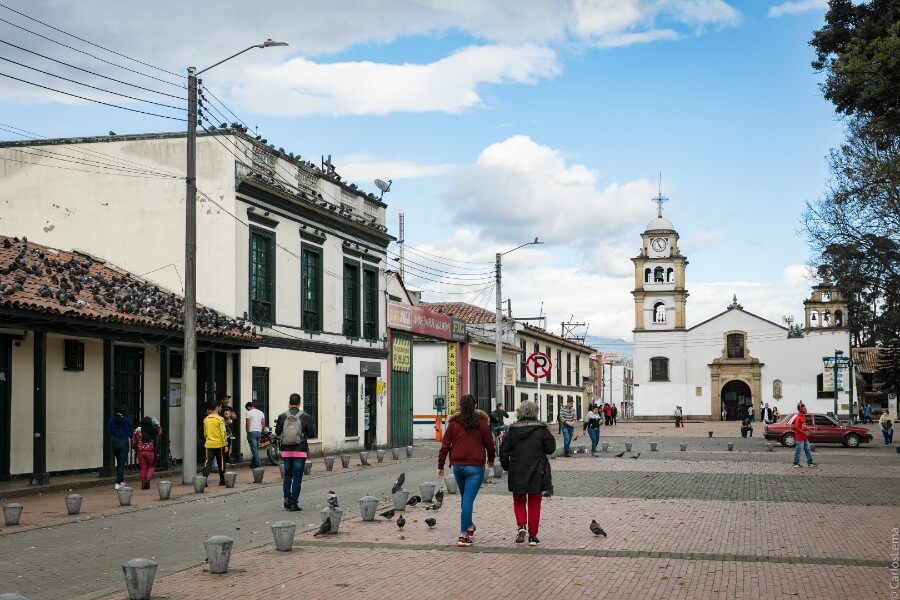 La comunidad de Fontibón se une para restaurar las fachadas de su centro histórico