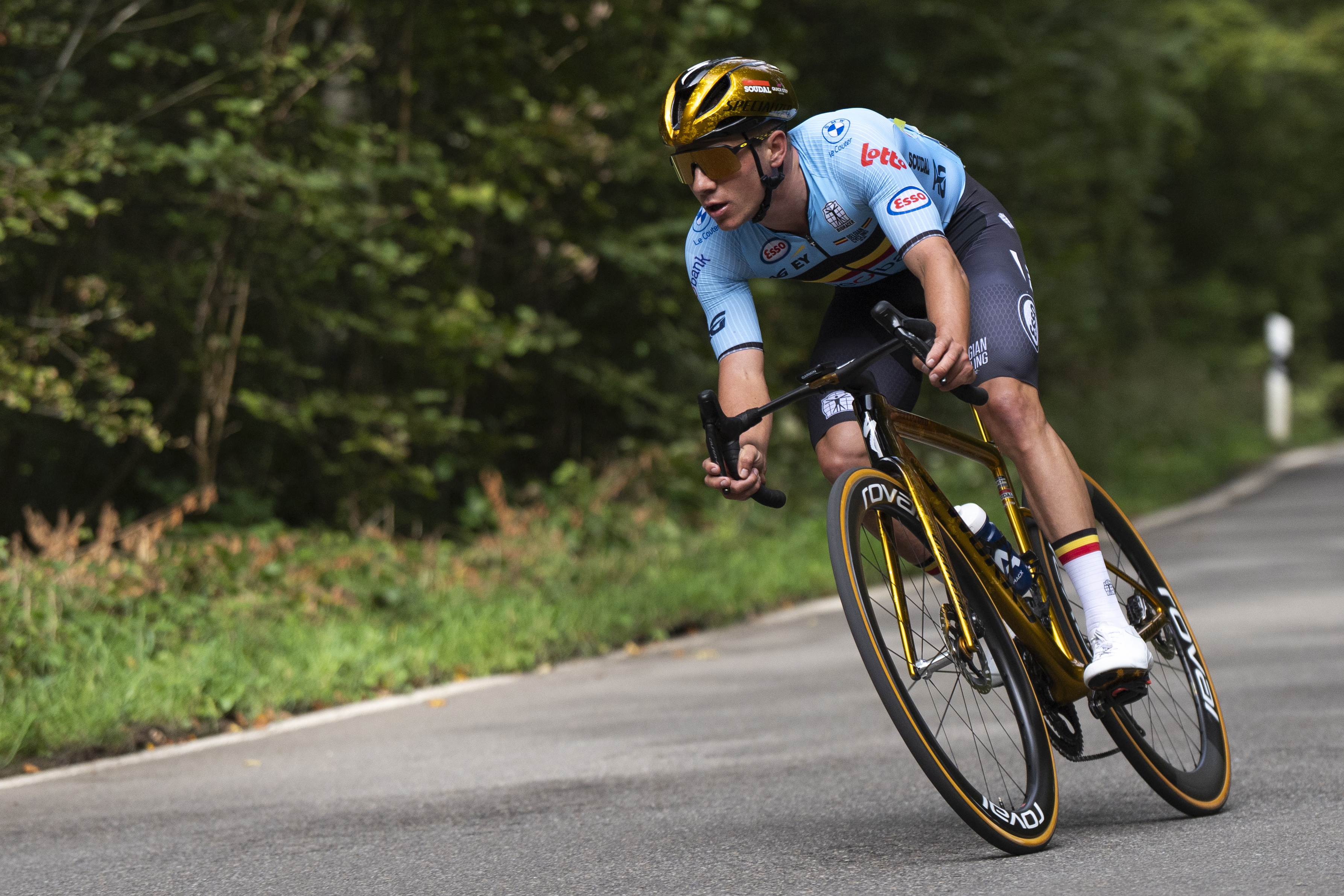 Remco Evenepoel se rompió la clavícula tras accidentarse en un entrenamiento
