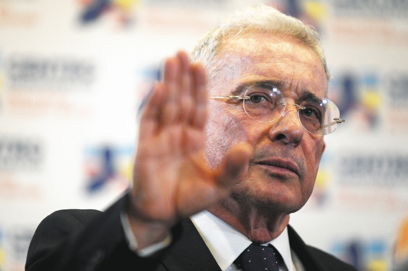 Caso Uribe: Fiscalía agregó un nuevo delito contra el expresidente