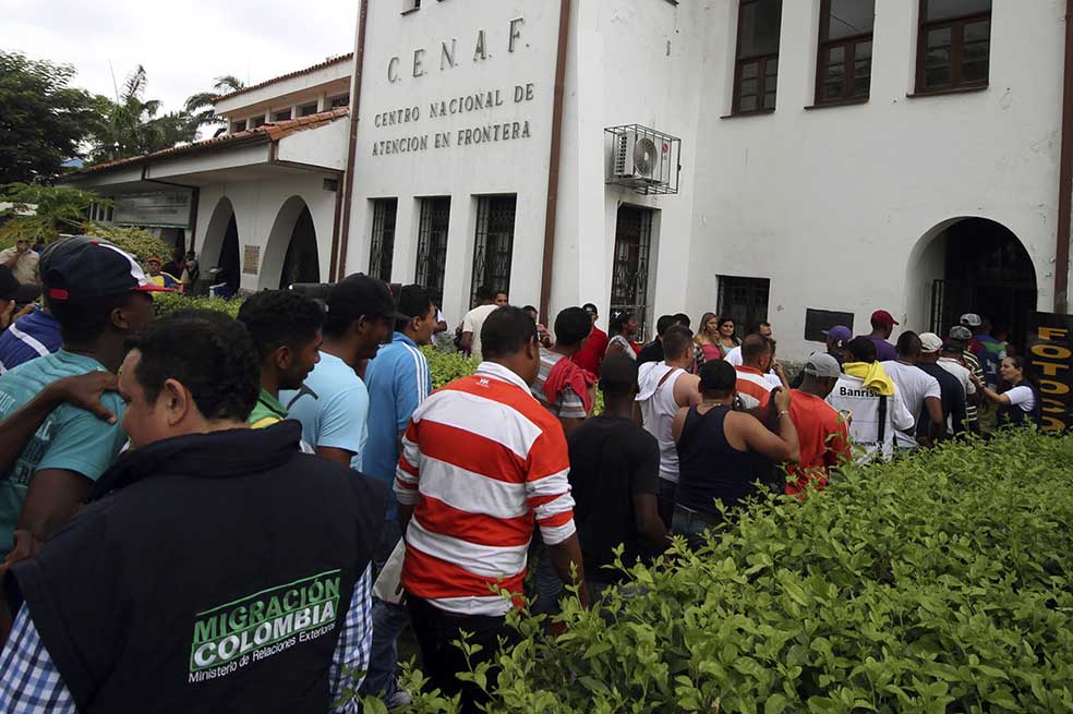 Falsos magnicidios y reales deportaciones de colombianos desde Venezuela
