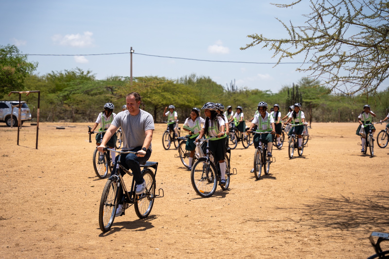 Smart Fit se une a UNICEF y entrega 120 bicicletas en La Guajira