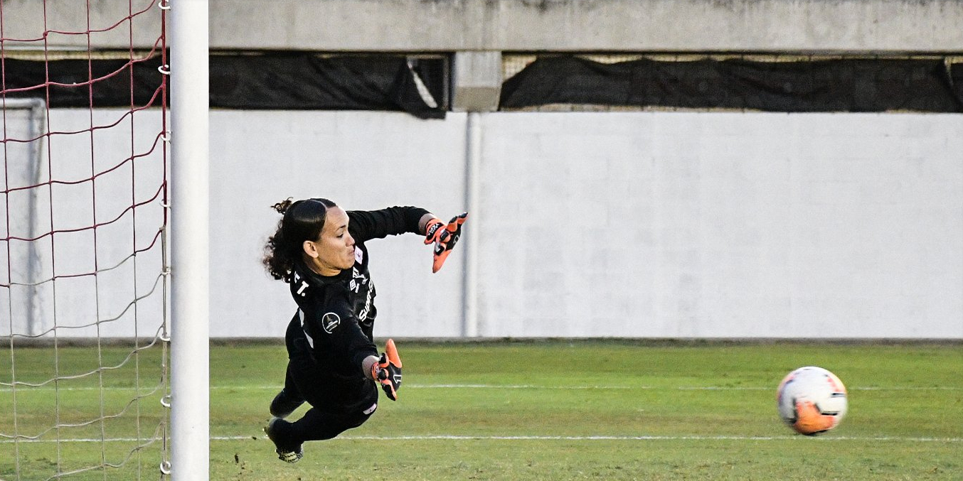 Katherine Tapia, la arquera que estuvo retenida por un grupo armado y ahora brilla en América