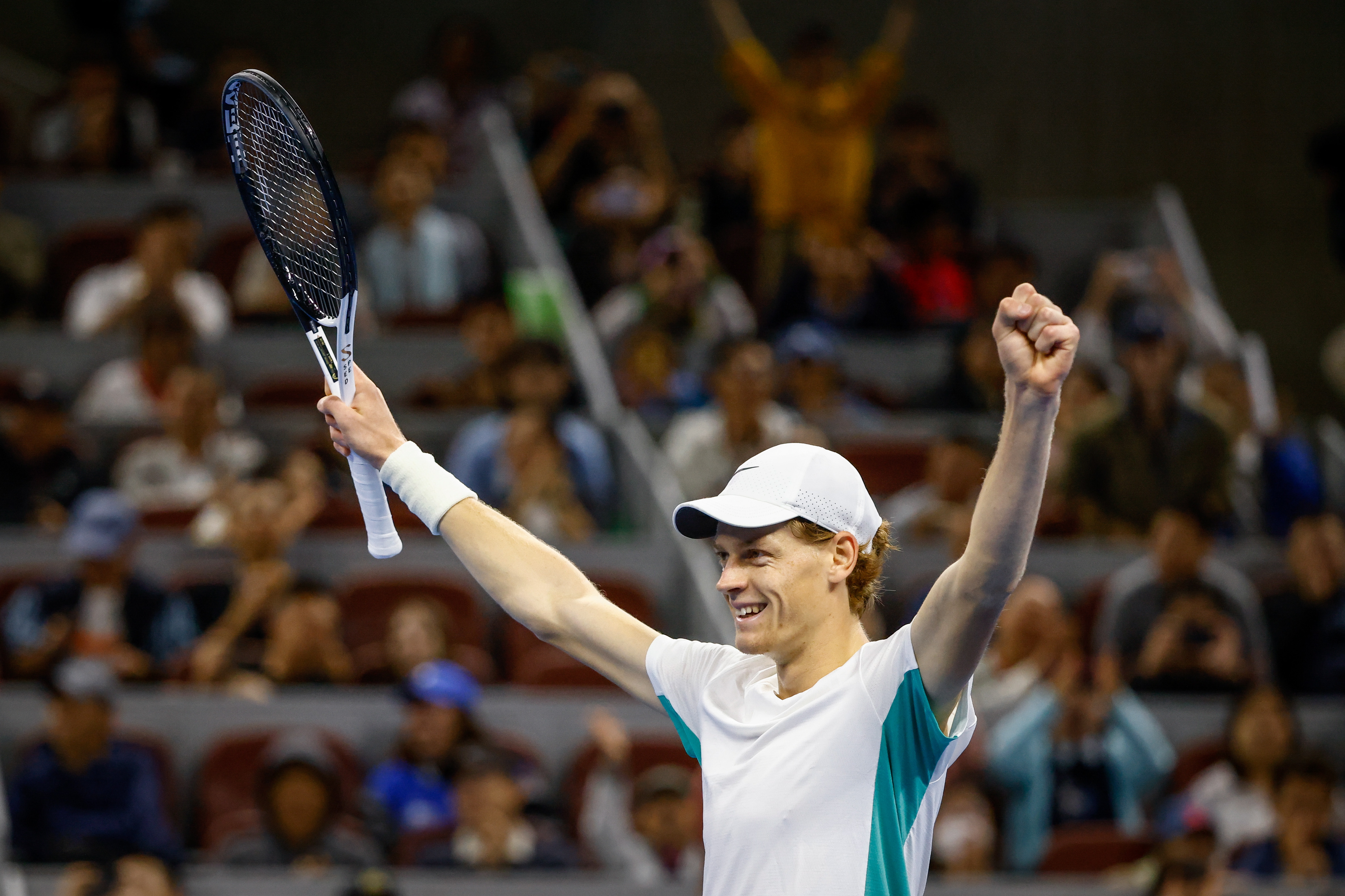 Beijing (China), 04/10/2023.- Jannik Sinner of Italy celebrates after winning the Men's Singles Final match against Daniil Medvedev of Russia (not pictured) at the China Open tennis tournament in Beijing, China, 04 October 2023. (Tenis, Italia, Rusia) EFE/EPA/MARK R. CRISTINO