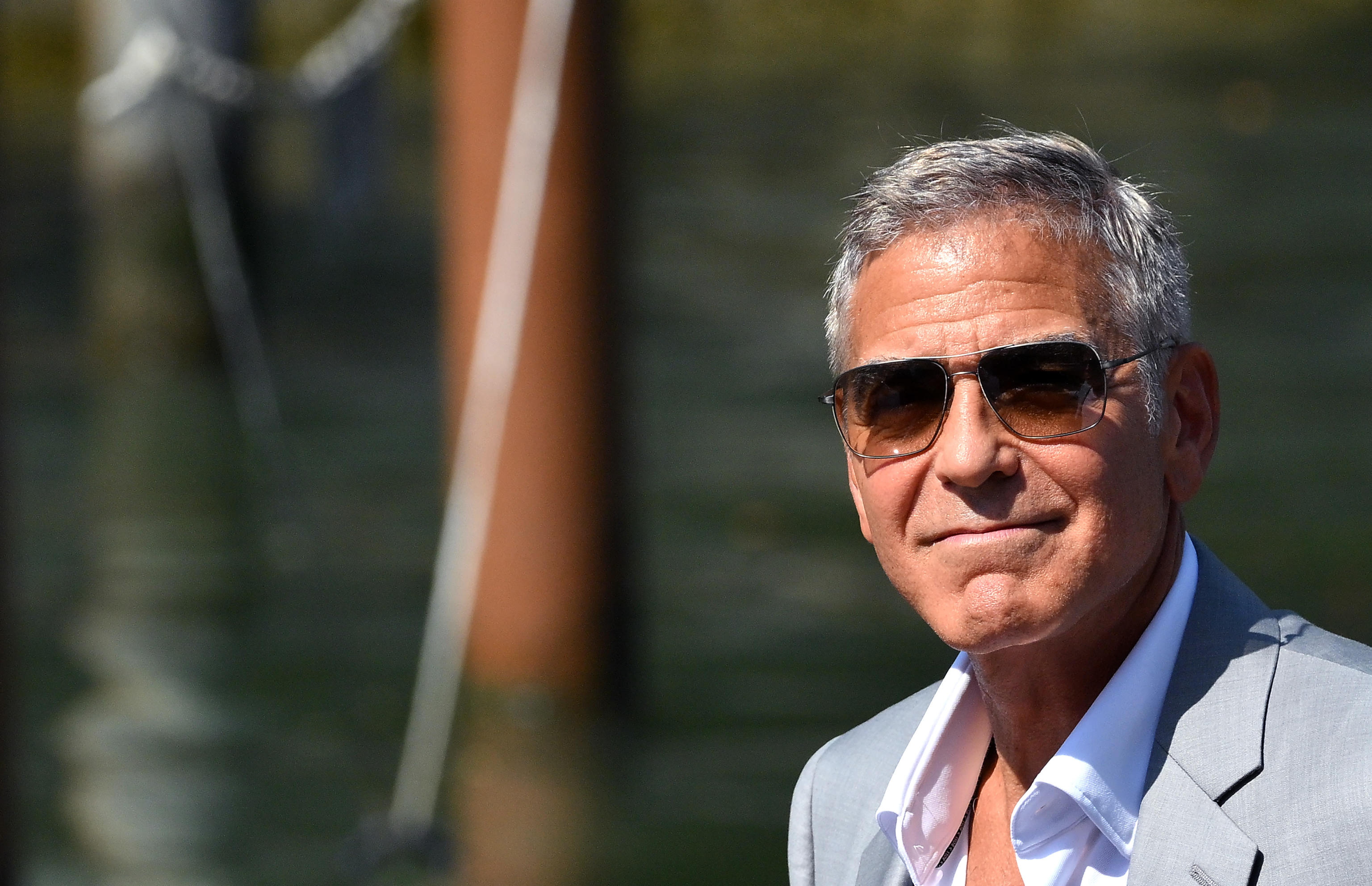Venice (Italy), 01/09/2024.- US actor George Clooney arrives at the Lido Beach for the Venice International Film Festival, in Venice, Italy, 01 September 2024. The 81st edition of the Venice International Film Festival runs from 28 August to 07 September 2024. (Cine, Italia, Niza, Venecia) EFE/EPA/ETTORE FERRARI