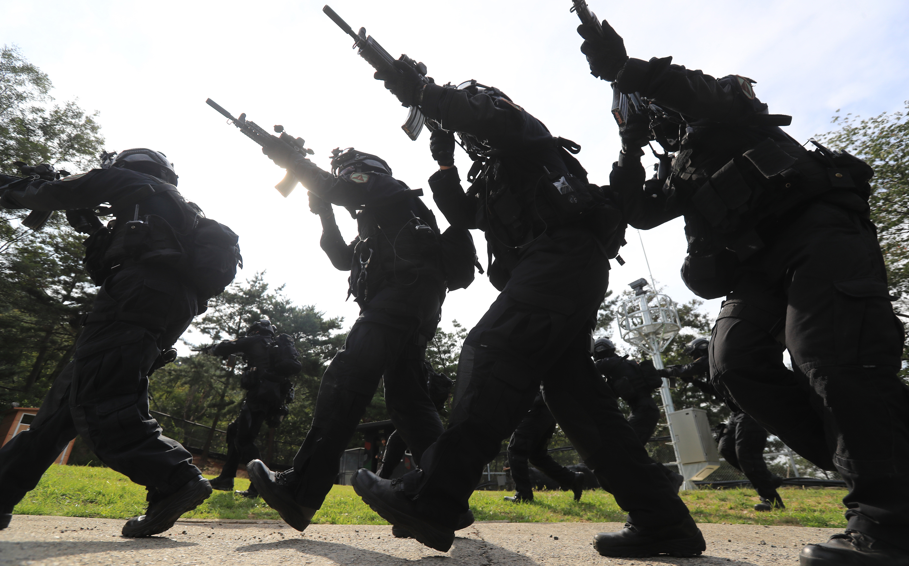 Armada surcoreana advierte a Kim Jong-un con ejercicios militares con fuego real