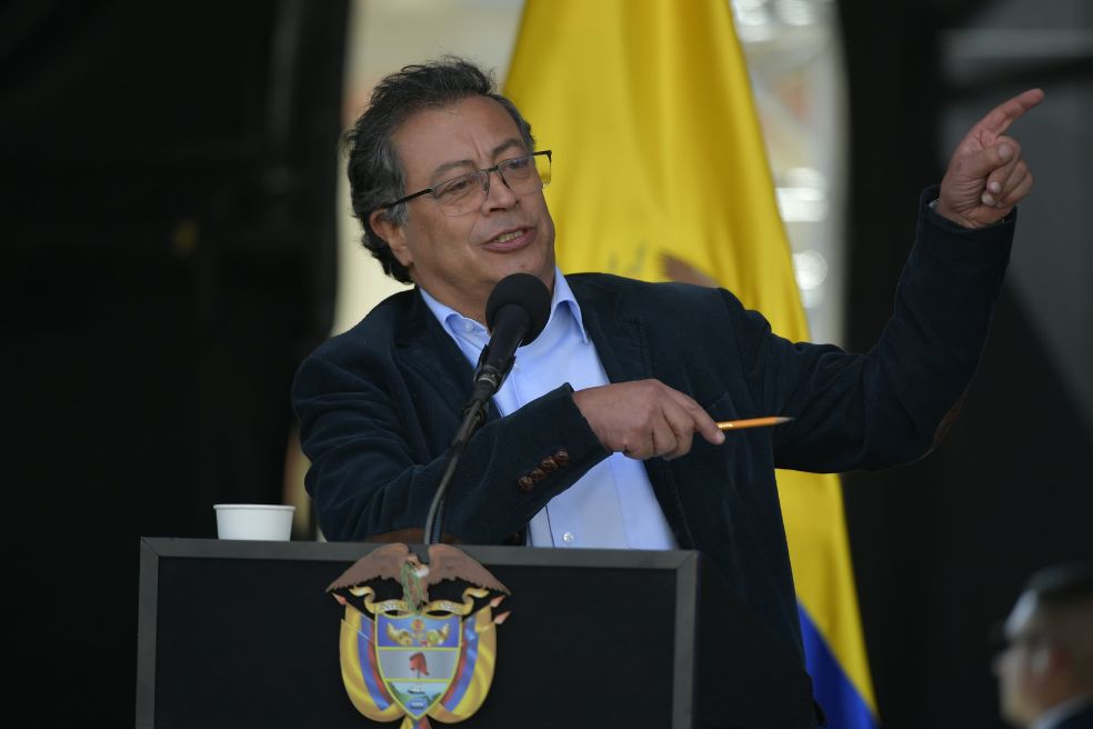 “El debate es en las calles y no en los estrados”: Petro por arengas en su contra