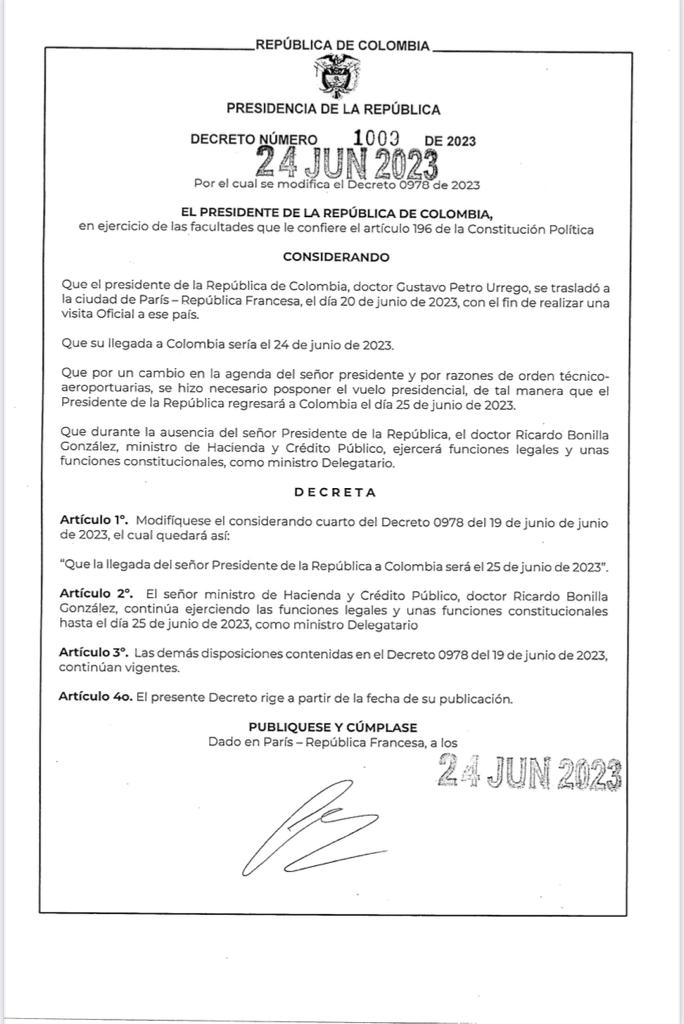 Decreto presidencial sobre el regreso de Gustavo Petro de Francia.