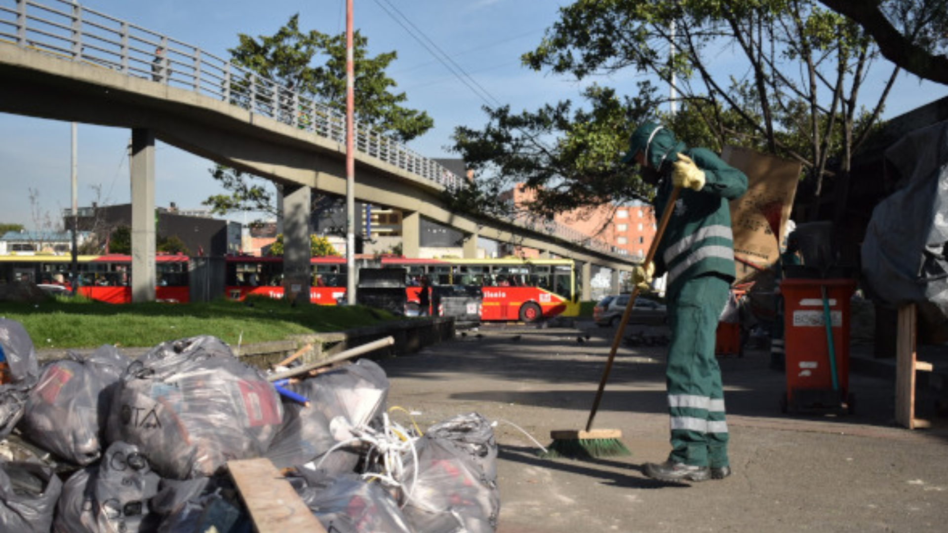 Generación de basura en Bogotá creció 5,5 % entre 2024 y 2026, según reporte de la UAESP