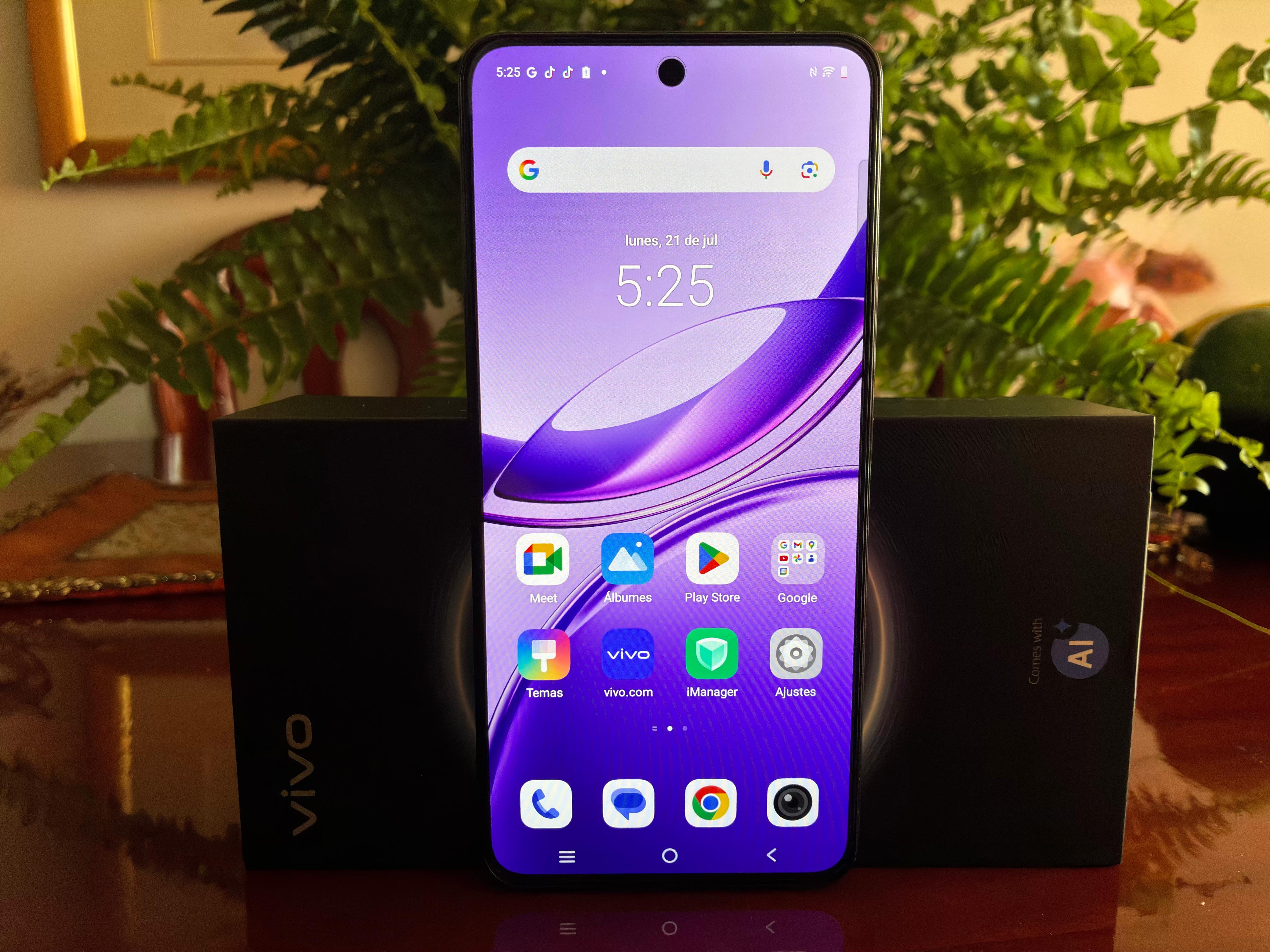 Probamos el nuevo vivo V50 Lite 5G, que apuesta por batería y diseño