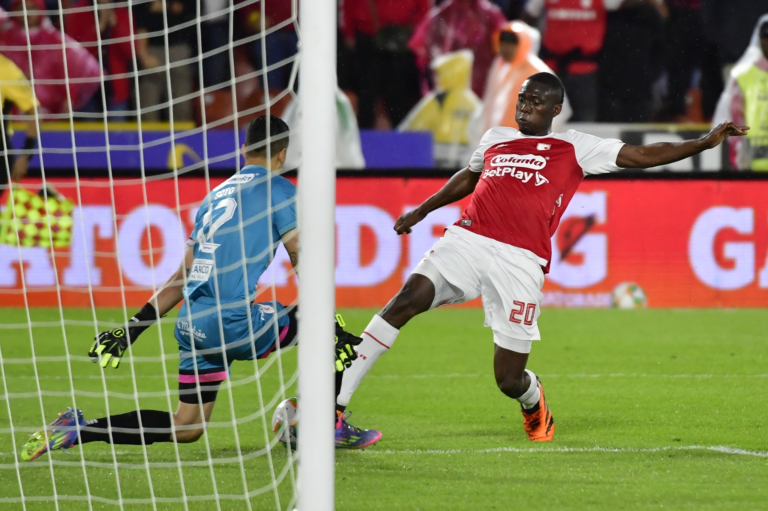Ambos equipos volverán a tener acción la semana entrante, aunque por los duelos de vuelta de los play-offs de la Copa BetPlay. Santa Fe, que vence 2-0 al Internacional de Palmira, juega este martes, y América, que goleó 5-0 a Tigres, jugará ese mismo día en Bogotá.