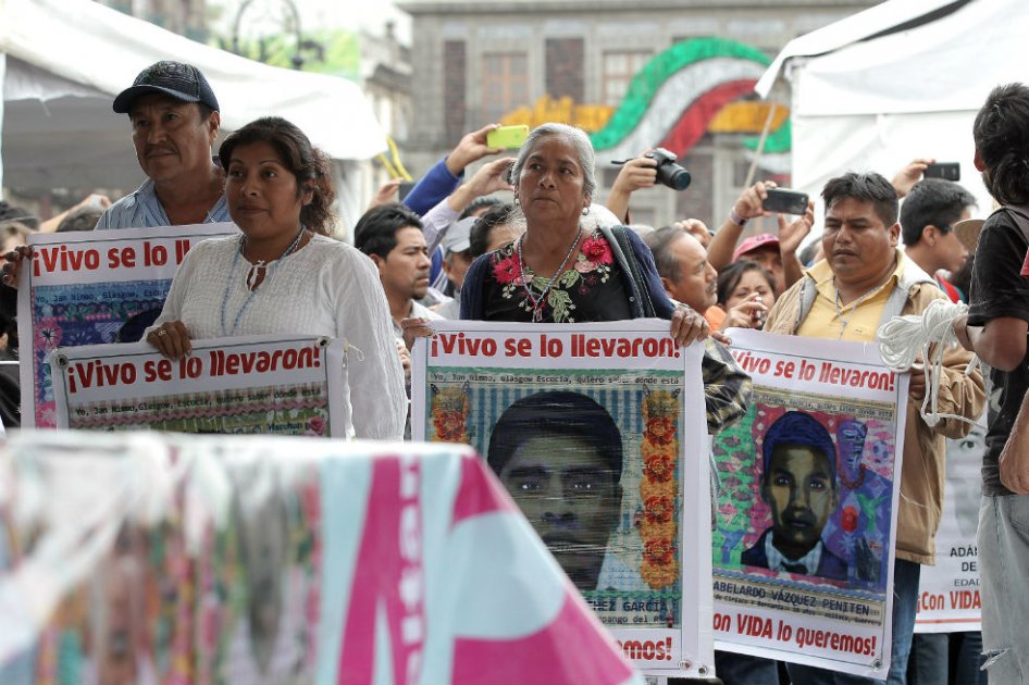 Padres de los 43 estudiantes acaban ayuno y llaman a mexicanos a marchar