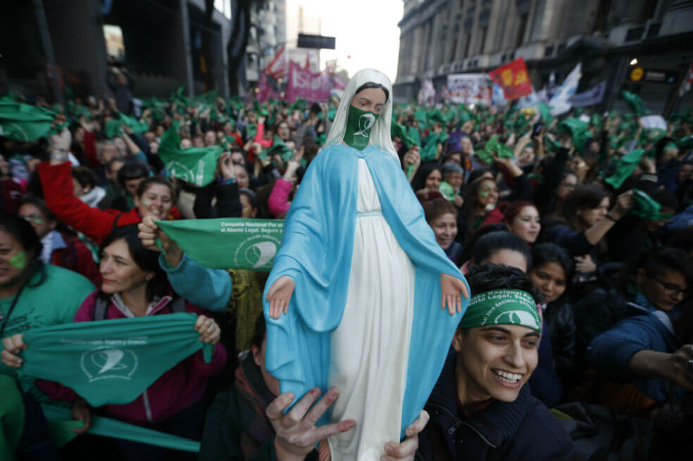 En fotos: El movimiento feminista vuelve a proponer aborto legal en Argentina