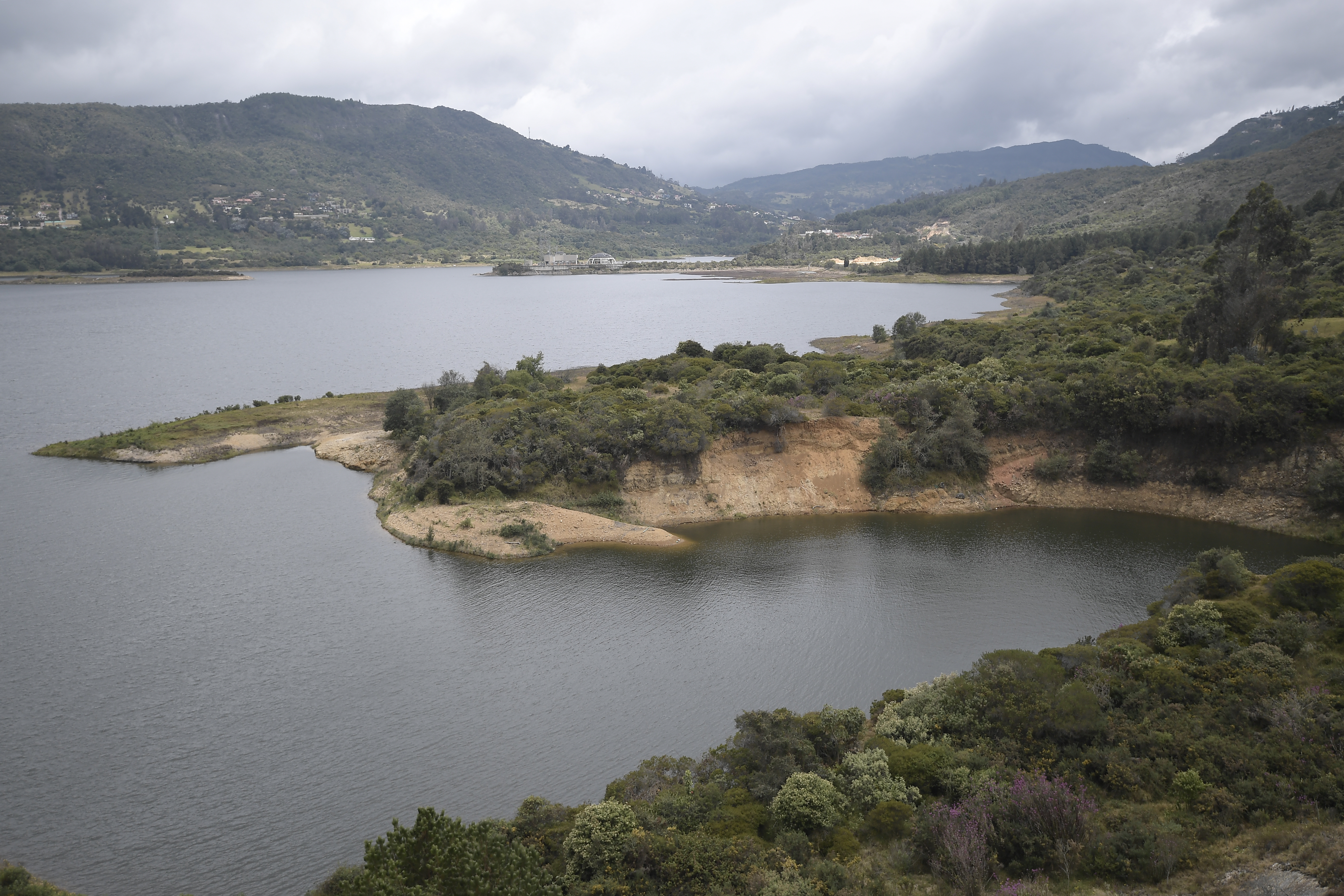 Bajos niveles de agua en esta represa localizada en el municipio de La Calera, a 12 km de Bogotá.