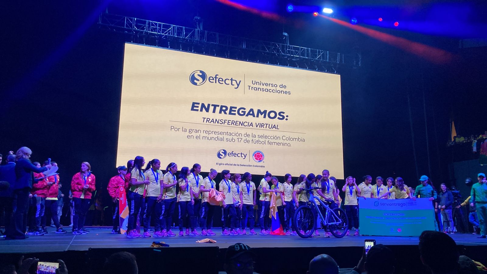 Además del reconocimiento económico entregado por el Gobierno, Efecty dio premios a las jugadoras. BetPlay, Homecenter, Movistar y Adidas también hicieron parte de otras compensaciones.
