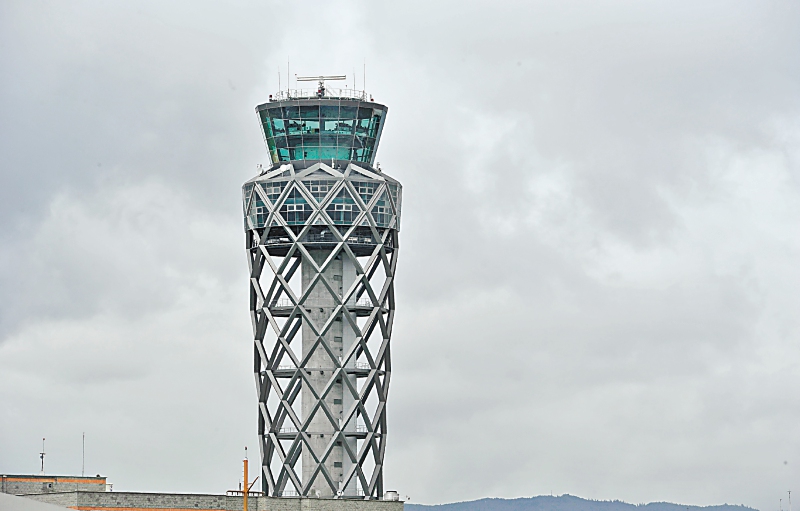 Se presentan retrasos de hasta tres horas en vuelos del aeropuerto El Dorado en Bogotá