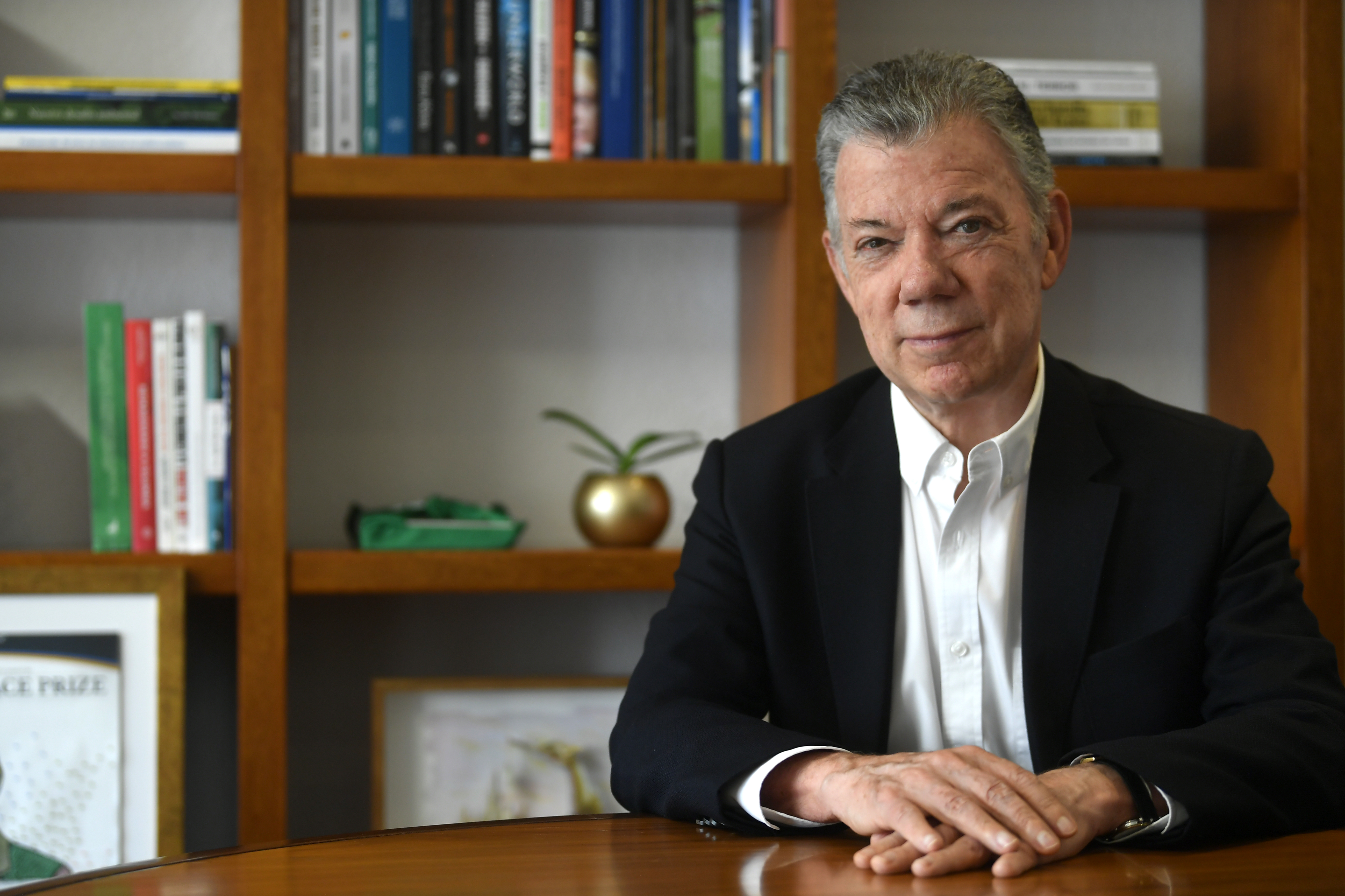 Juan Manuel Santos, nuevo presidente del grupo de líderes que buscan la paz
