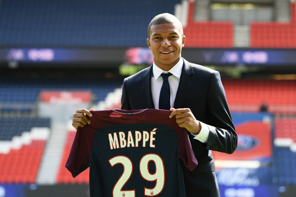 «El mundo de las transferencias no es el verdadero rostro del fútbol «: Mbappe