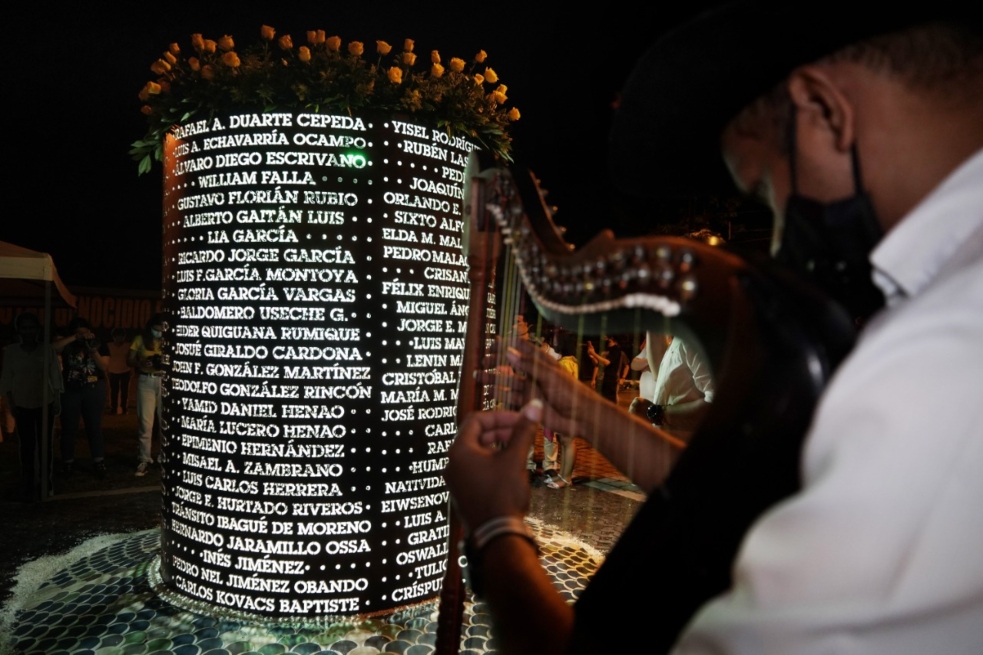 Este es el monumento Luceros de Paz, inaugurado en marzo de este año en honor a las víctimas del genocidio de la UP en Villavicencio.