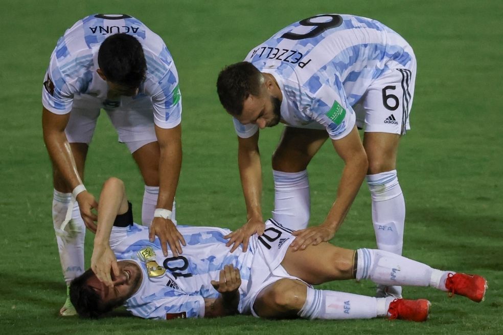 Video: La patada a Messi en el partido con Venezuela que le dio la vuelta al mundo