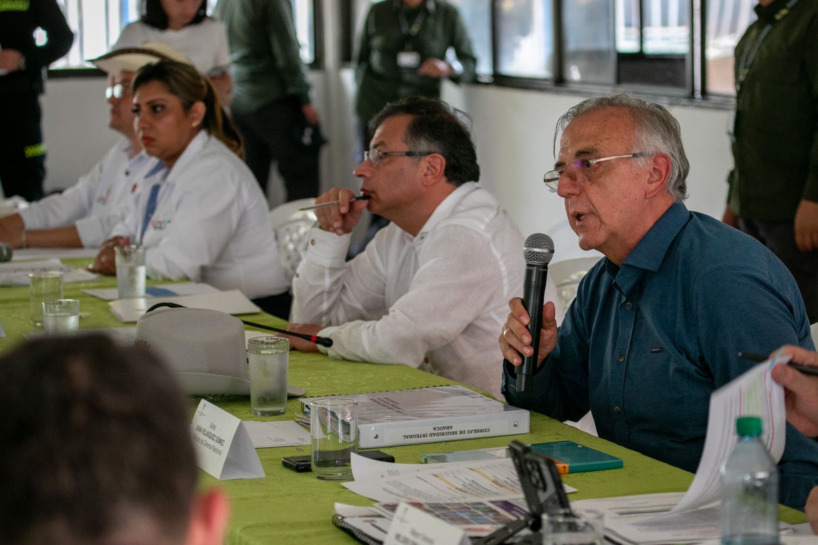 “Autoridades regionales que hagan parte de la guerra sería paramilitarismo”: Petro