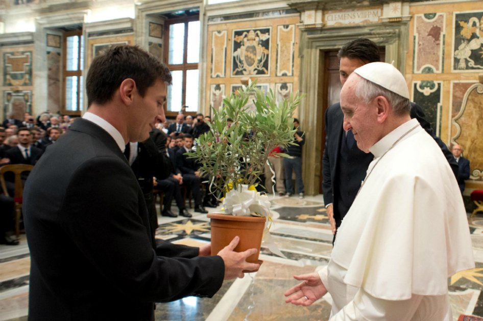 El Papa Francisco y Messi, durante su reunión del martes en el Vaticano.