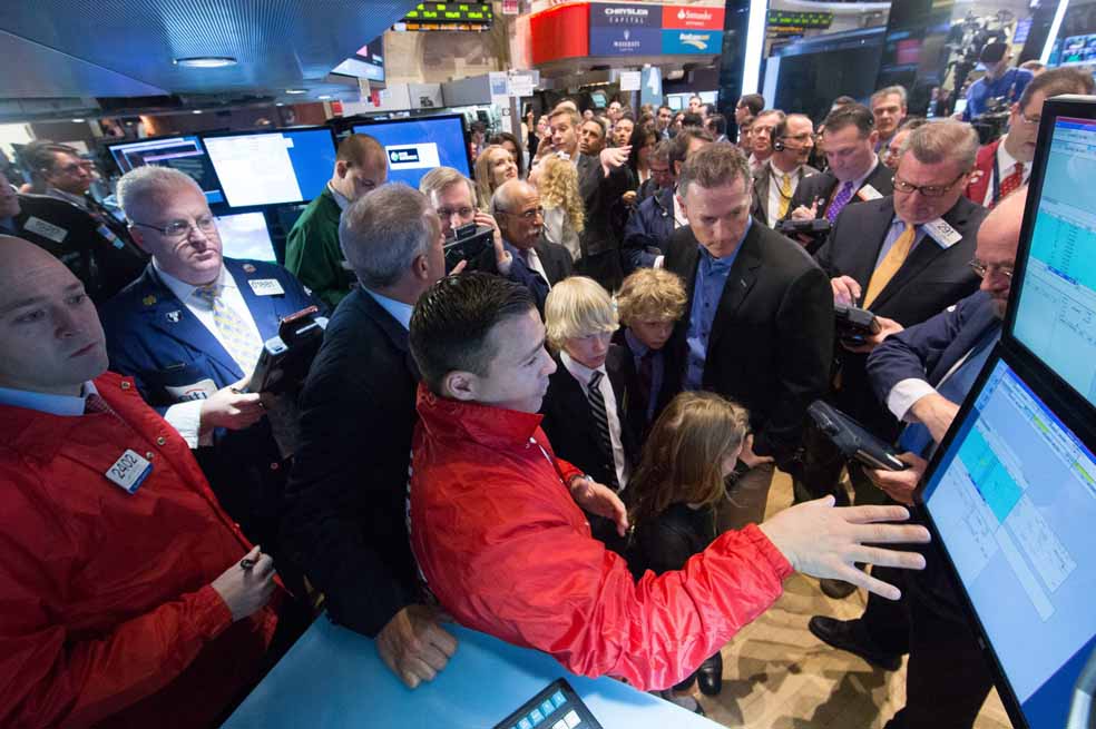 Las compras netas de acciones por parte de los inversionistas de Estados Unidos alcanzaron el 0,75% en 2013, una cifra fuerte para los mercados en recuperación.   / EFE
