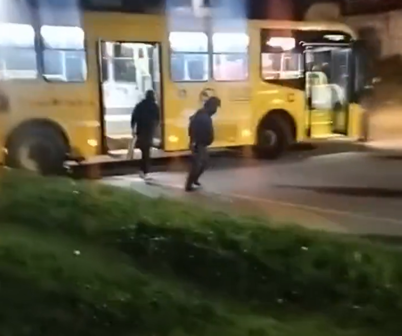 Noche de disturbios en Usme: 6 buses vandalizados y una conductora herida