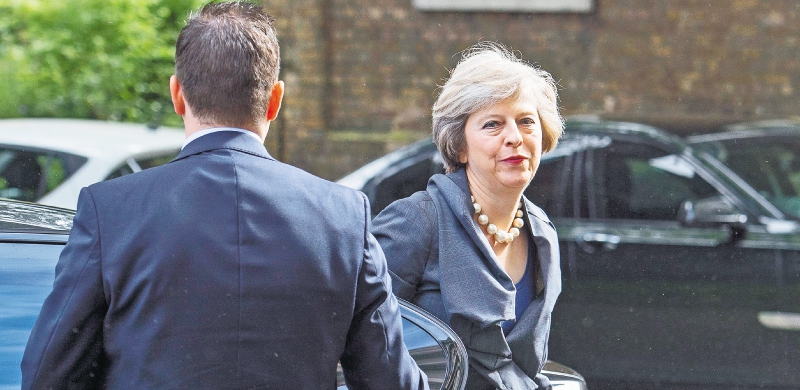 La saliente ministra del Interior británica, Theresa May, se prepara para llegar al cargo de primera ministra del Reino Unido. / EFE