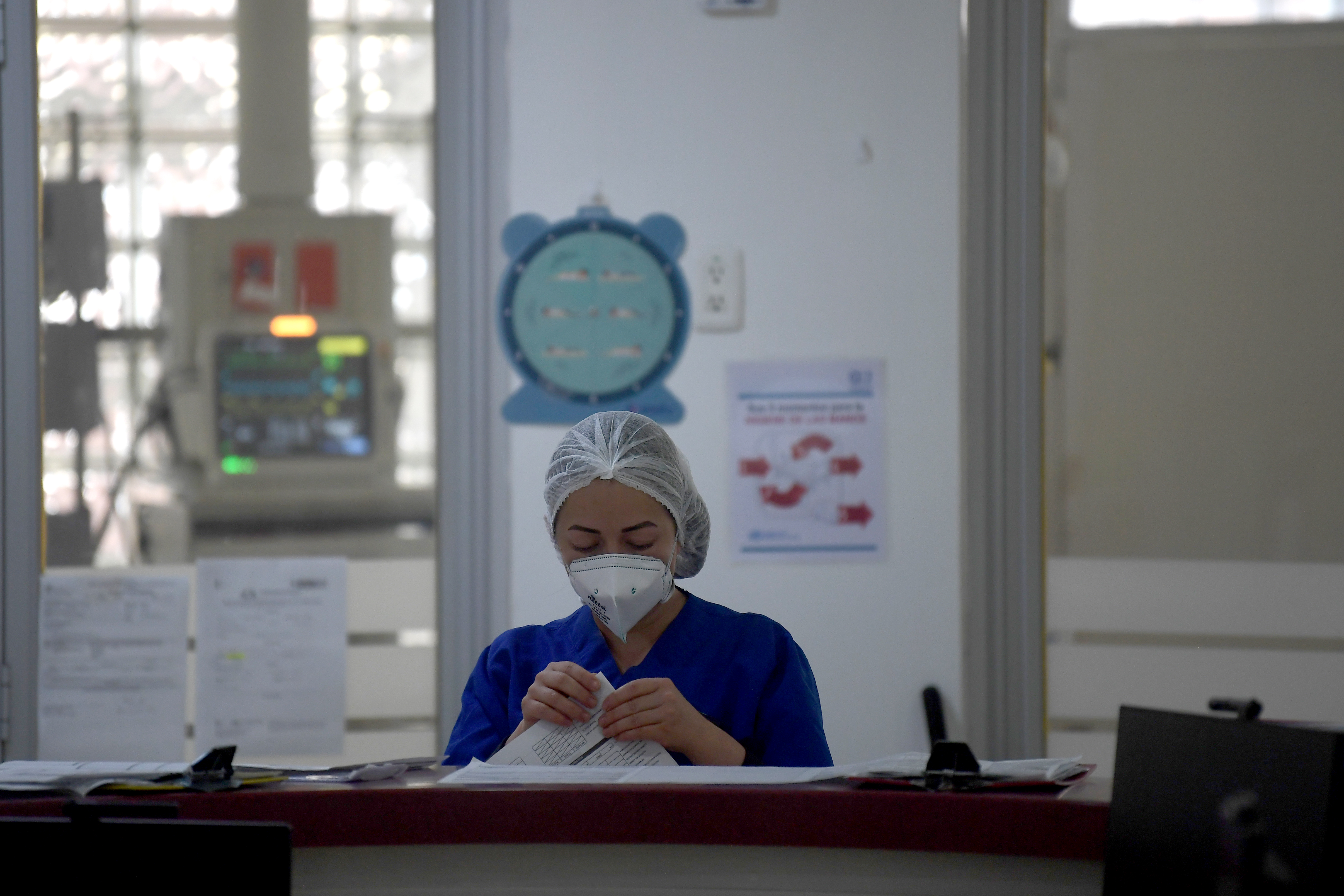 Nueva convocatoria de la CNSC para trabajar en el sector salud: hay 2.500 vacantes